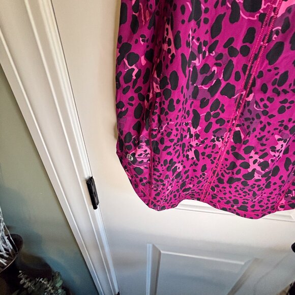 Pre-worn MINT Lululemon Women's Size 2 Pink Pattern Tank Top - Picture 8 of 8